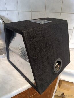 Subwoofer JBL + zesilovač Blaupunkt - 8