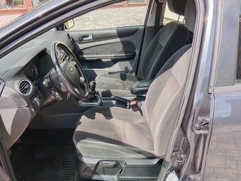 Ford Focus 1,6i 74Kw r.v.8/2006 najeto 119000Km Výbava Ghia - 8