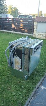 Vestavná myčka Whirlpool 60cm - 8