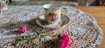 Krásné porcelánové hrníčky s podšálky - 8