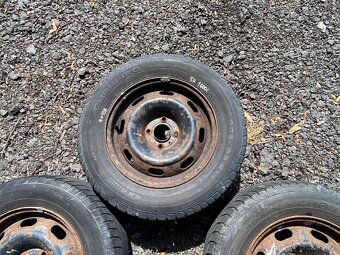 57. Sada zimních pneu 205/65 r15 vč disků 4x108 - 8