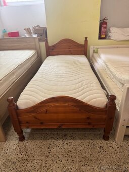 Hezká dřevěná postel-jednolůžko 90x200 komplet - 8