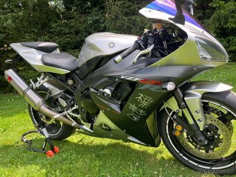 Yamaha R1 - 8