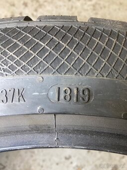 235/45R18 - 8