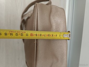 Zlatobéžová kabelka přes rameno Just - 8