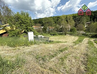 Stavební pozemek 1027 m2, příroda, Oparenské údolí, obec Vel - 8