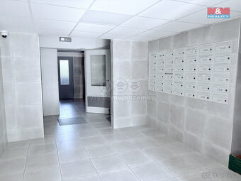 Pronájem bytu 2+kk, 47 m², Pardubice, ul. Lonkova - 8