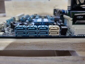GA-890FXA-UD5(AM3) + AMD Phenom II X4 810+ 8GB ddr3 - 8