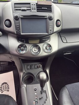 Toyota RAV4 2.2 D-4D, 4×4, automat | r.v. 2011 | Bílá perleť - 8