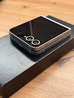 Samsung Z Flip 6 256GB - 8