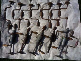 prodám velký plechový kufřík s nářadím zn.BOSCH a další..... - 8