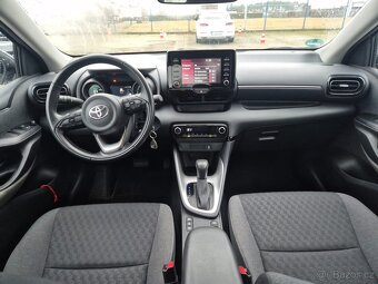 Toyota Yaris hybrid - 8