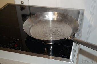 Nerezový vestavný sporák Bosch HEB73D352, vyjížděcí dveře - 8