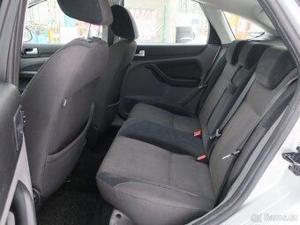 Ford Focus 1.6 i 74 kW 16V Ghia - 8