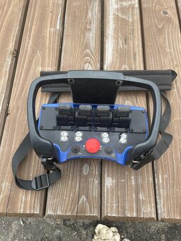 Hákový kontejner s hydraulickou rukou - 8