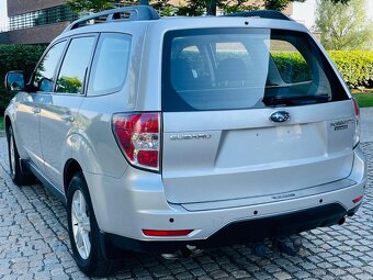 Subaru Forester 2.0i 4x4 MANUÁL VÝHŘEV SENZORY TAŽNÉ SERVISK - 8