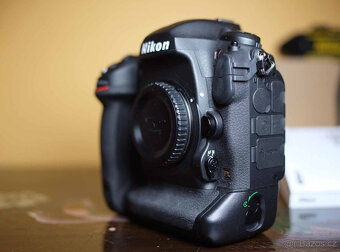 Nikon D5 XQD verze, jako nový, 2260 snímků, zakoupeno 9.8.20 - 8