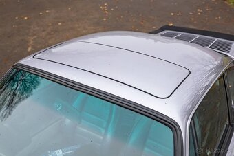 Porsche 911 Carrera 3.2 - 8