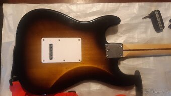 Fender Squier Stratocaster - 8