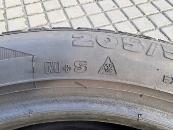 205/55/17 zimní - 8
