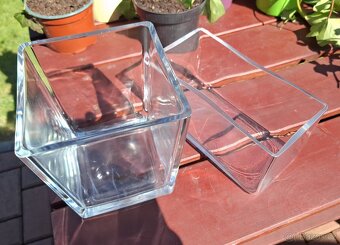 2x skleněné nádoby - 8