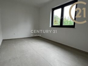 Prodej bytu 4+kk (95 m2) s terasou a dvorem (165 m2), 500 m  - 8