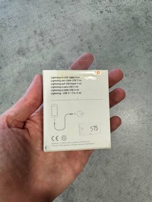 Originální Apple adaptér, kabel, sluchátka a další - 8