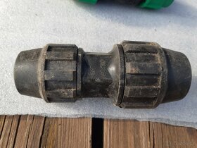 Jističe + spojky hadic 32-1" / 40-1,25", 1 koncovka 32mm-1" - 8