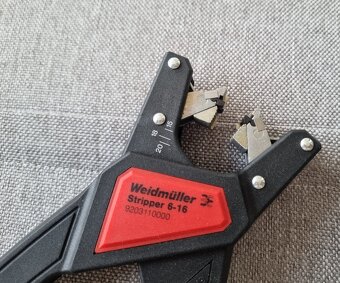 Různé nářadí pro elektrikáře, vše na foto. - 8