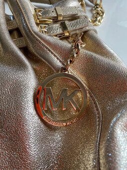 Michael Kors kožená zlatá kabelka - 8