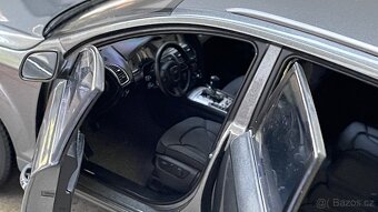 Audi Q7 2009 Kyosho 1:18 - 8