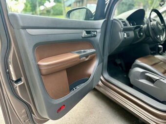 Volkswagen Touran, 7 míst, 2.0 TDI - 8