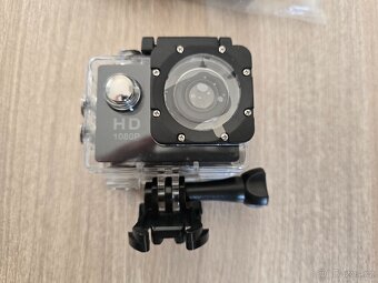 Outdoorová sportovní kamera- bohaté příslušenství bílá/černá - 8