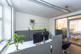 Obchodní prostory 147m2, Zbraslavské náměstí, Praha 5 - 8