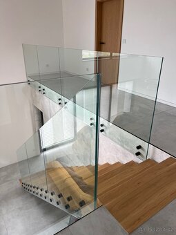 PÁTEŘOVÉ schodiště a schody, skleněné zábradlí - 8