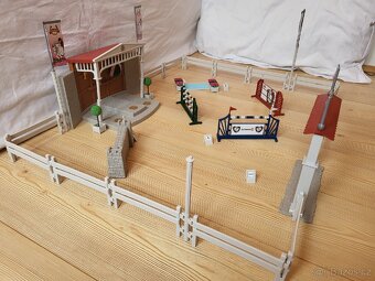 SCHLEICH 42160 Velké parkurové závodiště s příslušenstvím - 8
