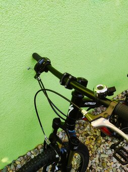 Značkové dětské kolo Specialized24"(černá/červená) - 8