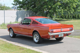 1966 Ford Mustang Fastback 289 V8, manuál, perfektní stav - 8