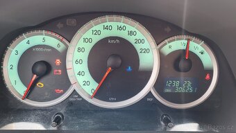 Toyota Corolla Verso 2.0 D4D 85 kW r.v. 2004 nová STK. - 8