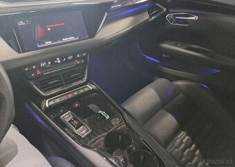 Audi RS e-tron GT poškozený - 8