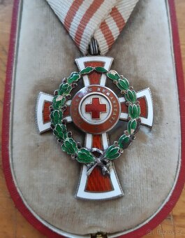 RU Červený kříž za zásluhy + etue,, FJI - 8