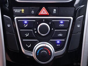 Hyundai i30 1,4 CVVT 73kW CZ 1.Maj Klima (2015) - 8