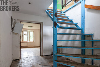 Prodej samostatně stojícího rodinného domu 5+1, Mníšek pod B - 8