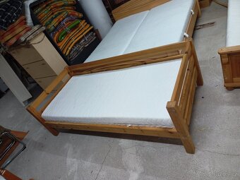 Prodám hezkou postel z masivu 90 x 200 cm - 8