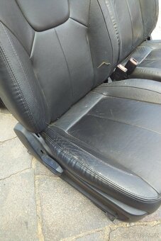 Sedadla a opěrky Ssangyong Rexton I. Těsnění dveří, koberec - 8
