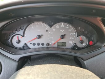 Ford Focus kombi 1,6 benzin - 8