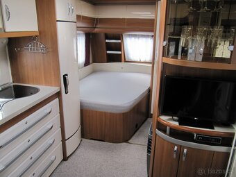 Prodám karavan Hobby 495 ufe,r.v.2013 + mover + předstan. - 8