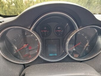 Prodám auto Chevrolet Cruze SW 1.8 benzin 2012 - 8