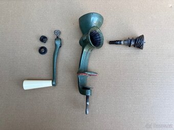Ruční mlýnek na mák IDEAL M III - 8