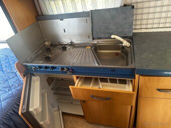 Karavan Hobby 440, pro 4 osoby, rok 1997 - 8